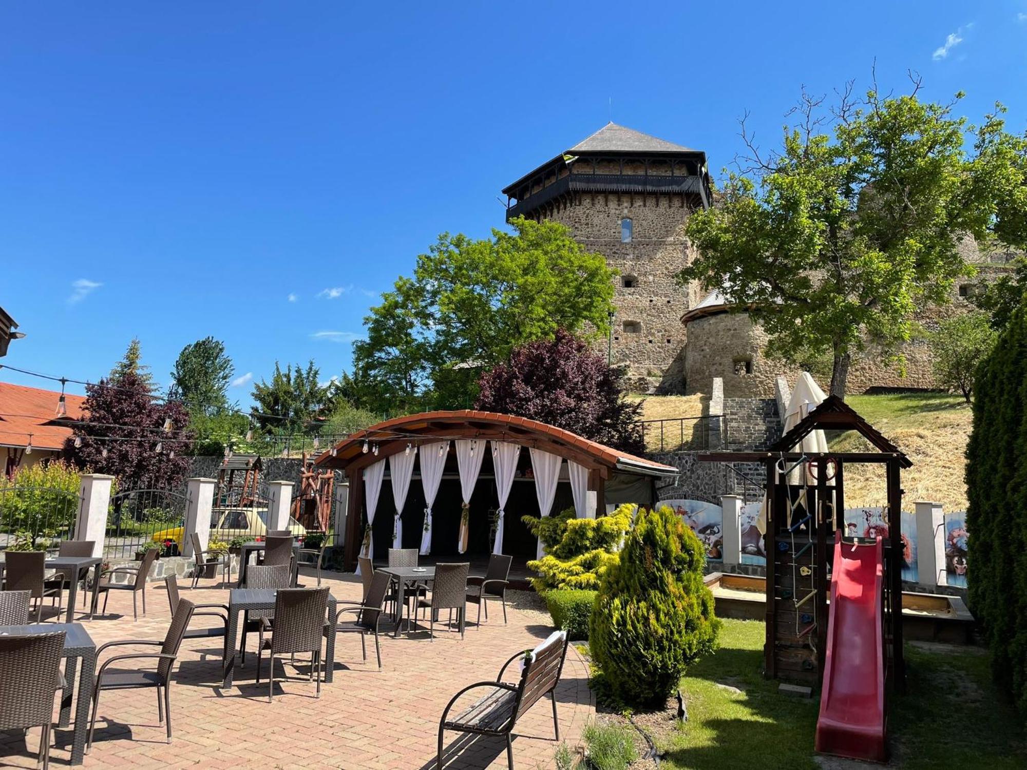 Filakovo Penzion Bebek מראה חיצוני תמונה