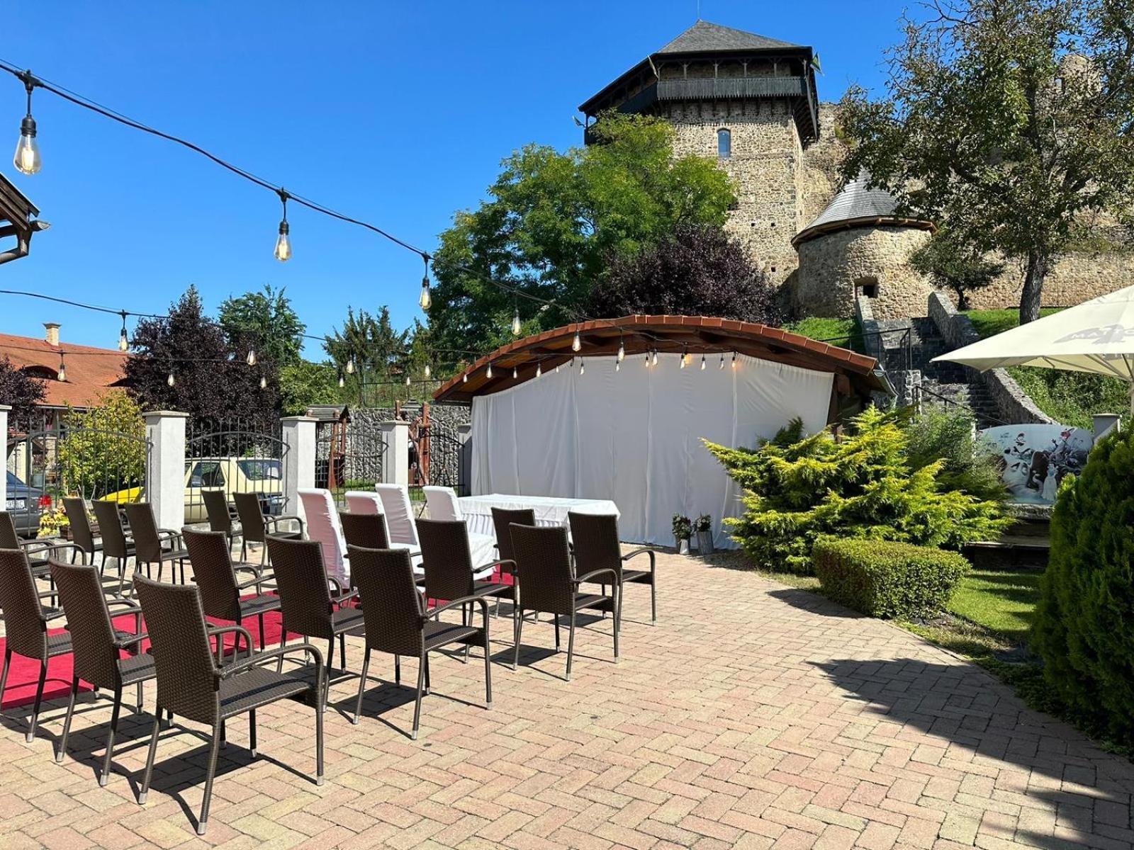 Filakovo Penzion Bebek מראה חיצוני תמונה