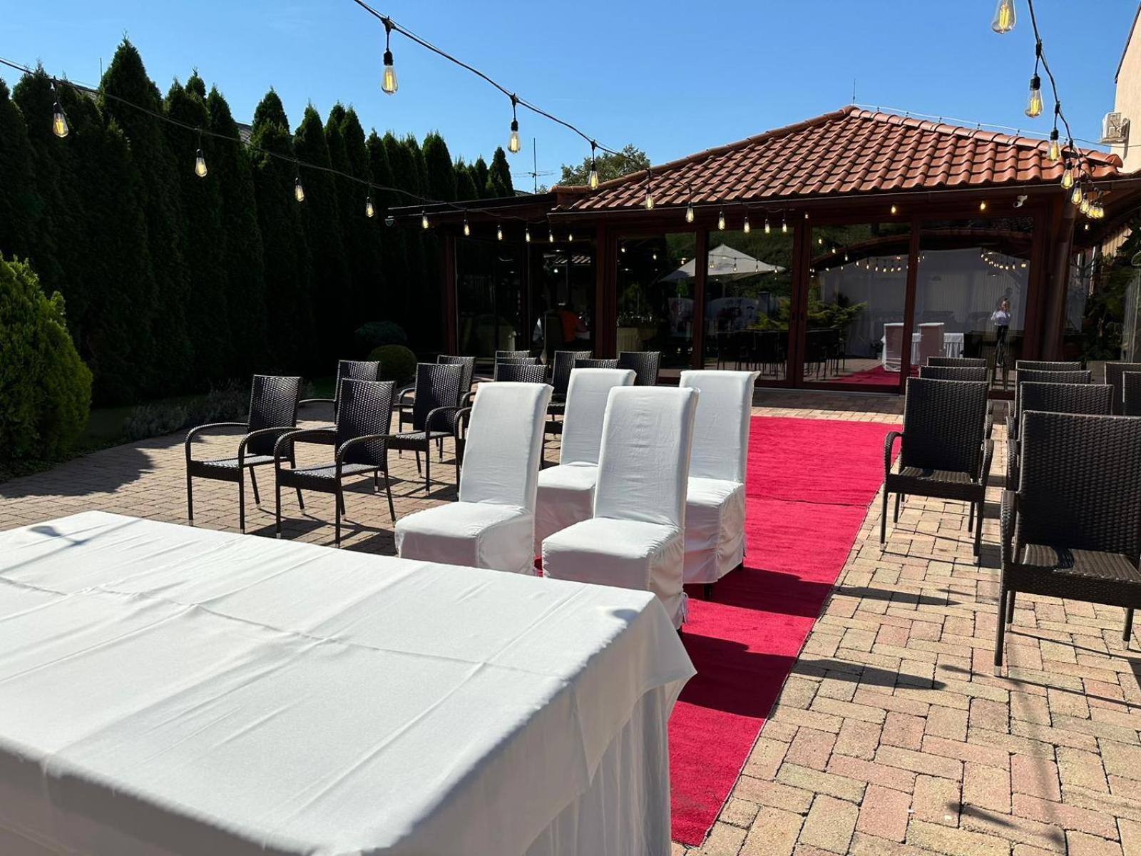 Filakovo Penzion Bebek מראה חיצוני תמונה