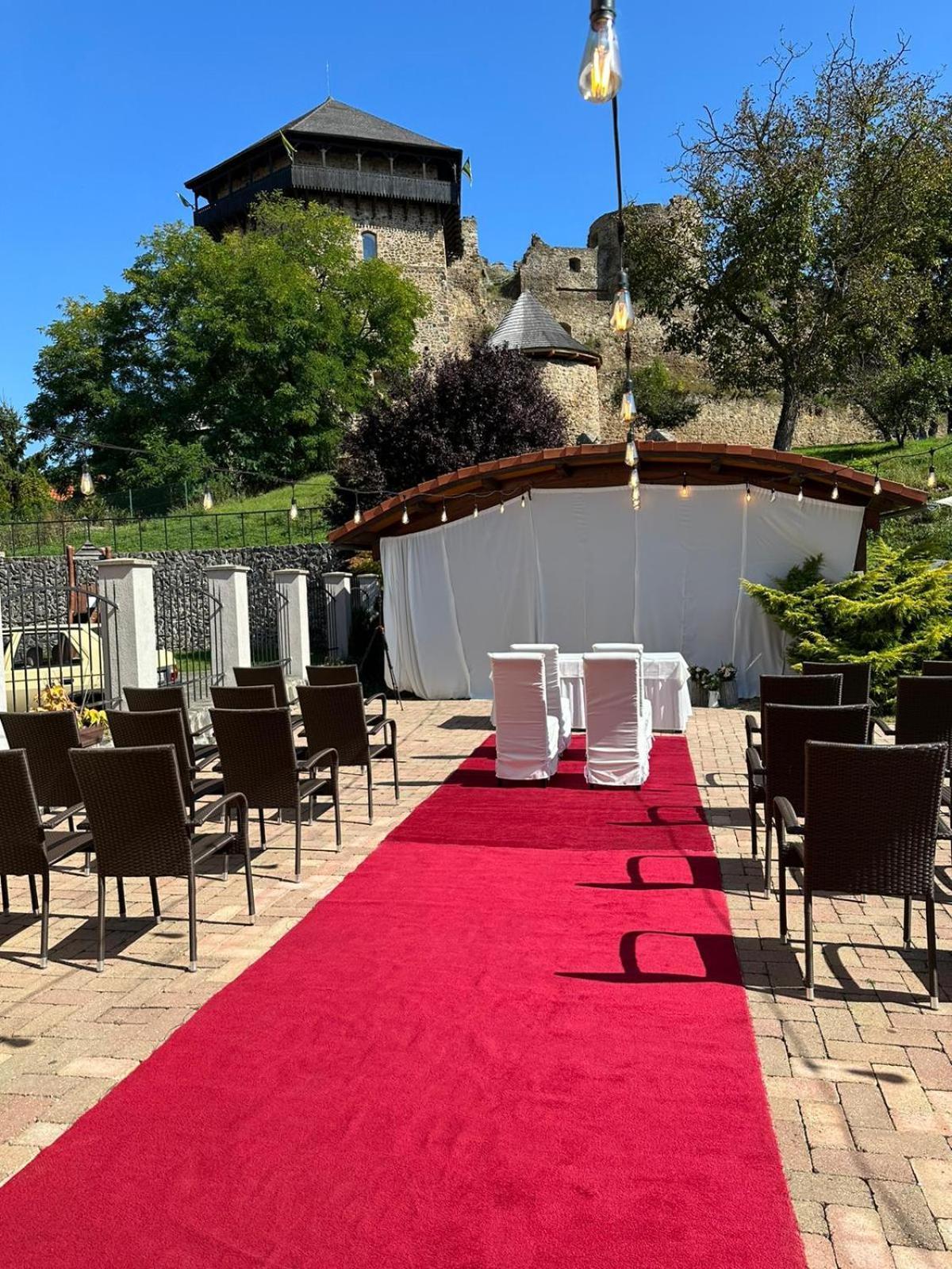Filakovo Penzion Bebek מראה חיצוני תמונה