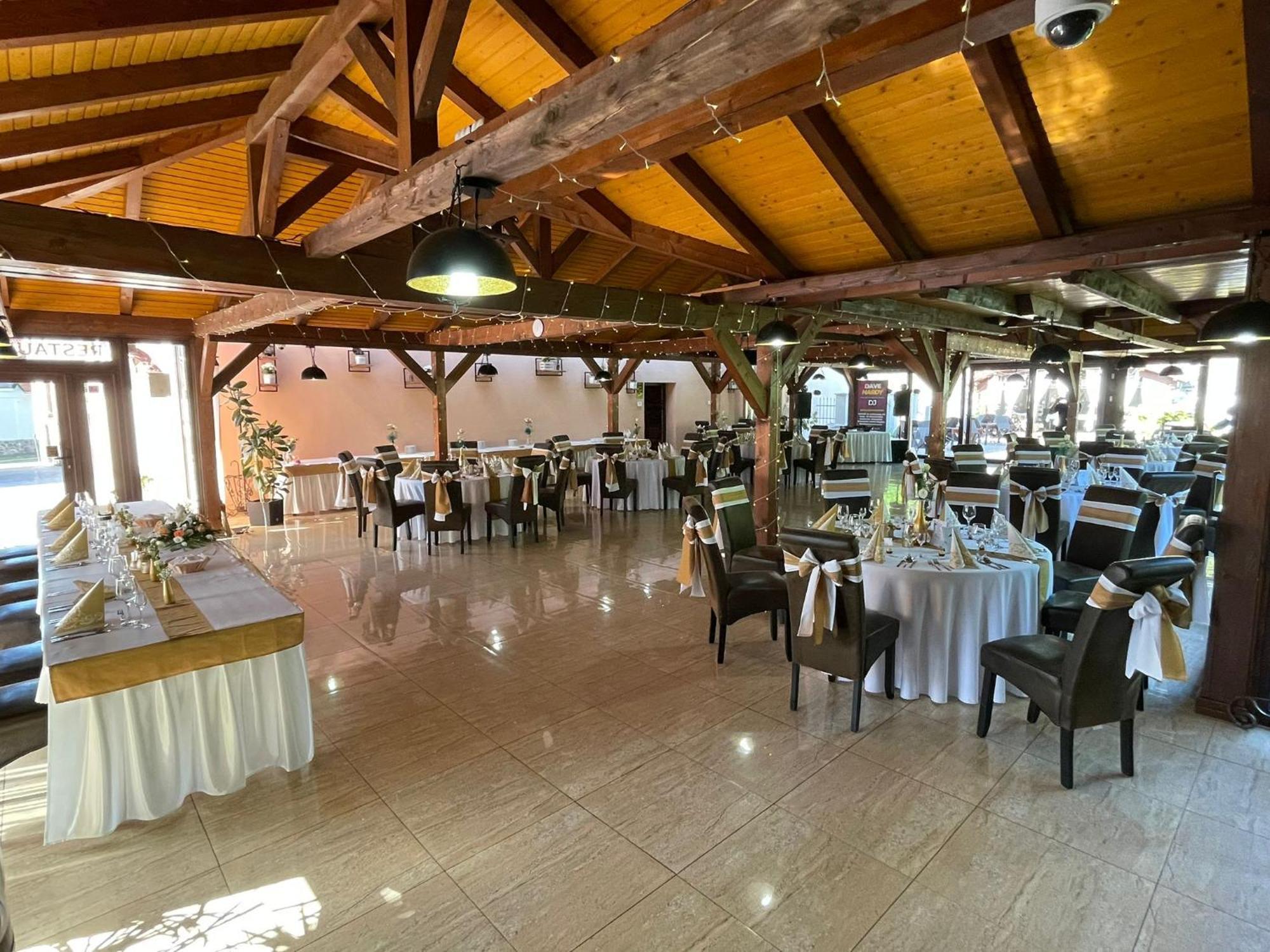 Filakovo Penzion Bebek מראה חיצוני תמונה